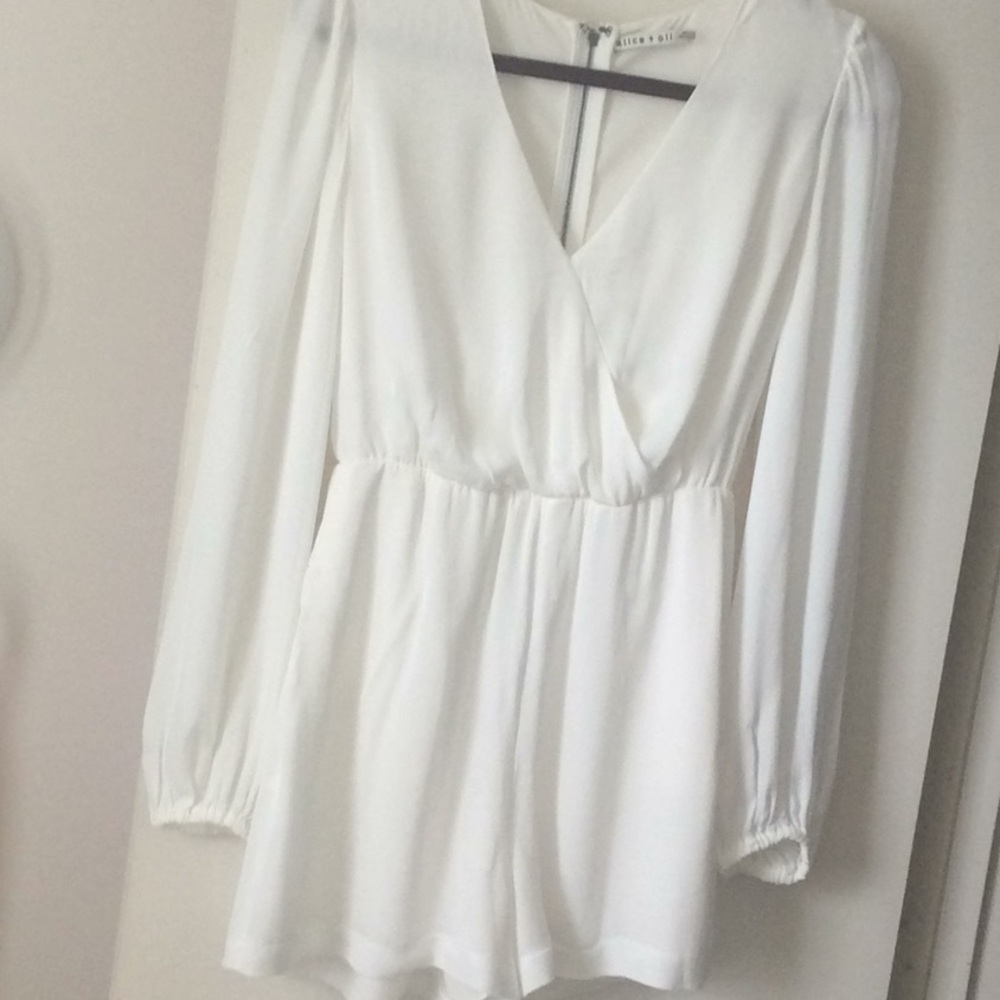 ALICE + OLIVIA CREAM ROMPER SIZE 2